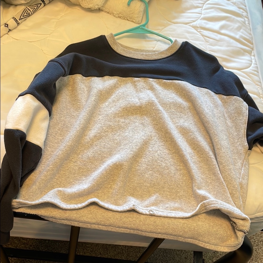 American Eagle Outfitters Cozy Sweatshirt in Black and Cream